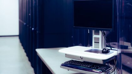 Guide til A-record i DNS: slik peker du domenet til riktig server