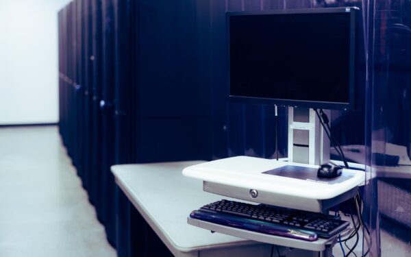 Guide til A-record i DNS: slik peker du domenet til riktig server
