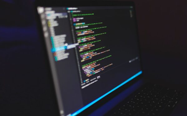 HTML-overskrifter som faktisk hjelper brukerne dine: struktur, eksempler og vanlige feil