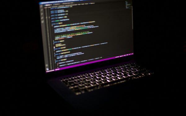HTML-tabeller i 2026: når du bør bruke dem og hvordan unngå vanlige feil
