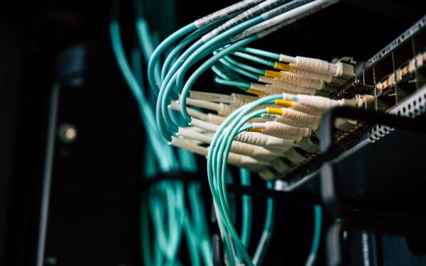 Hva er SMTP og hvordan får du e-post til å fungere stabilt