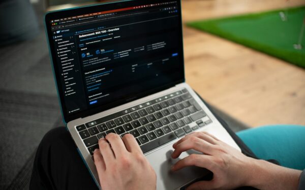 Sikkerhetslogger uten sjargong: slik bruker du loggene til å oppdage problemer tidlig