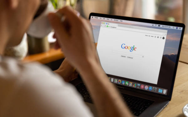 Trygg nettlesing uten stress: en praktisk grunnpakke for PC og mobil